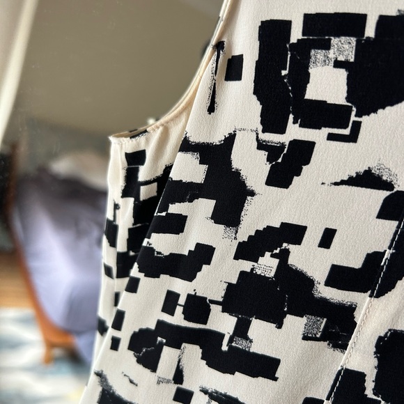 VINCE white dress with black pattern - lightweight and perfect for summer Size 4 - Picture 3 of 4